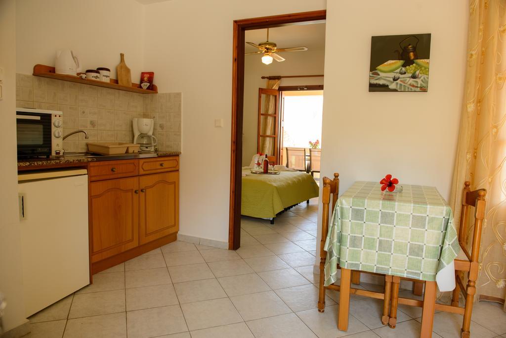 Amphitrite Apartment Myrties